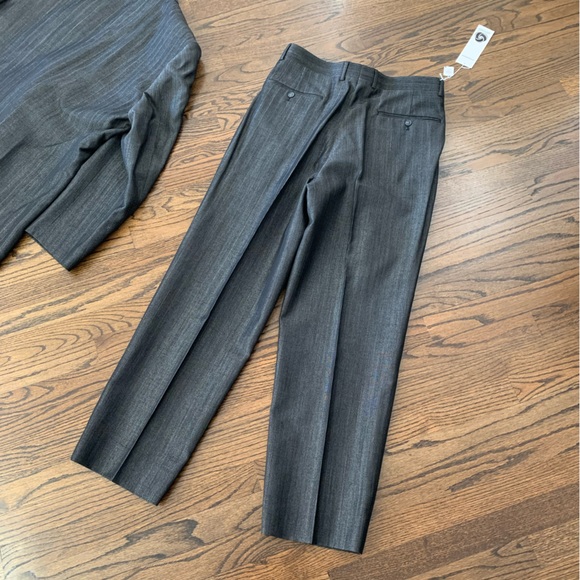 New Goldlion Men’s Suit Asia Sizing, around size 40 Canadian - Picture 13 of 16